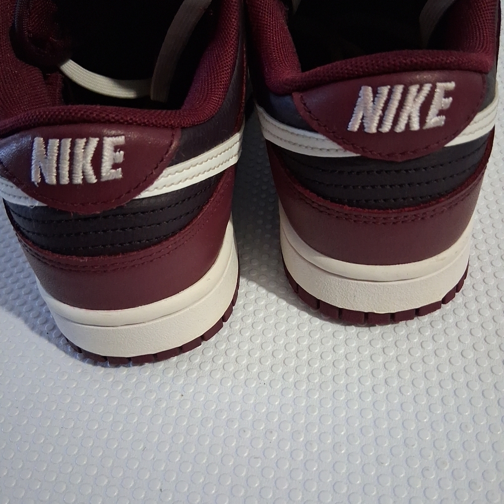 Nike Burgundy and Black Athletic Shoes - Picture 4 of 9